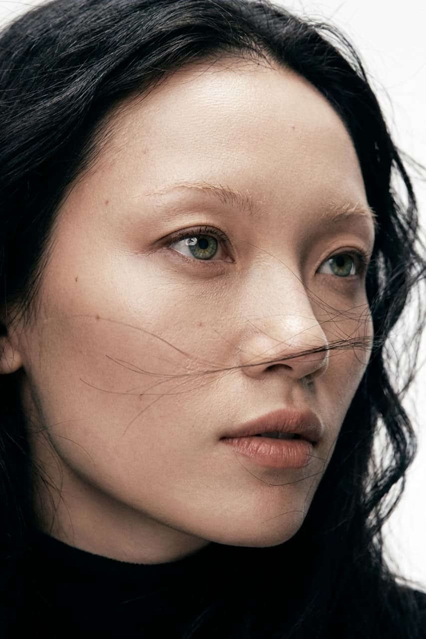 Original image before applying Y2K Blue effect